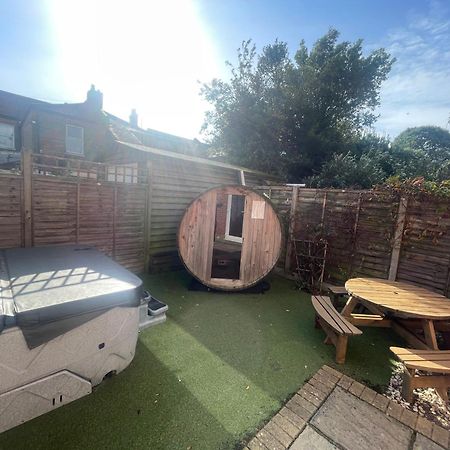 Holiday Home Hot Tub & Sauna Bournemouth Kültér fotó