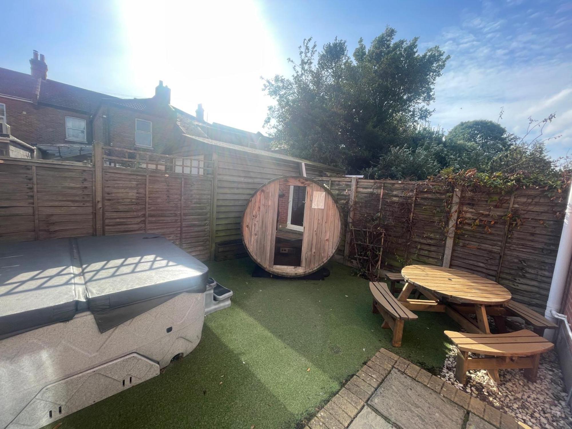 Holiday Home Hot Tub & Sauna Bournemouth Kültér fotó