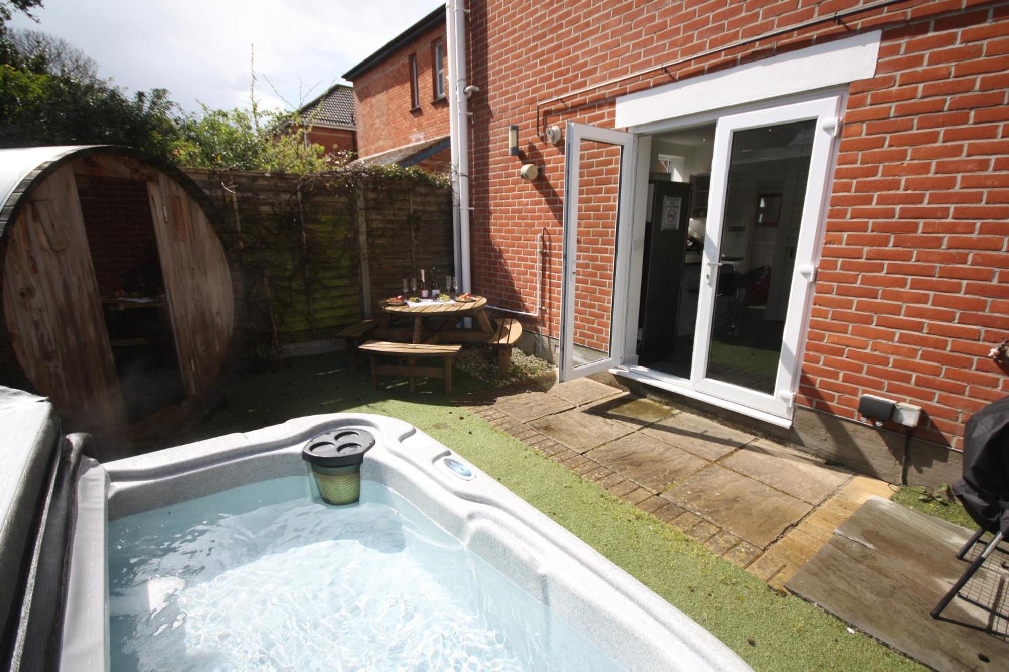 Holiday Home Hot Tub & Sauna Bournemouth Kültér fotó