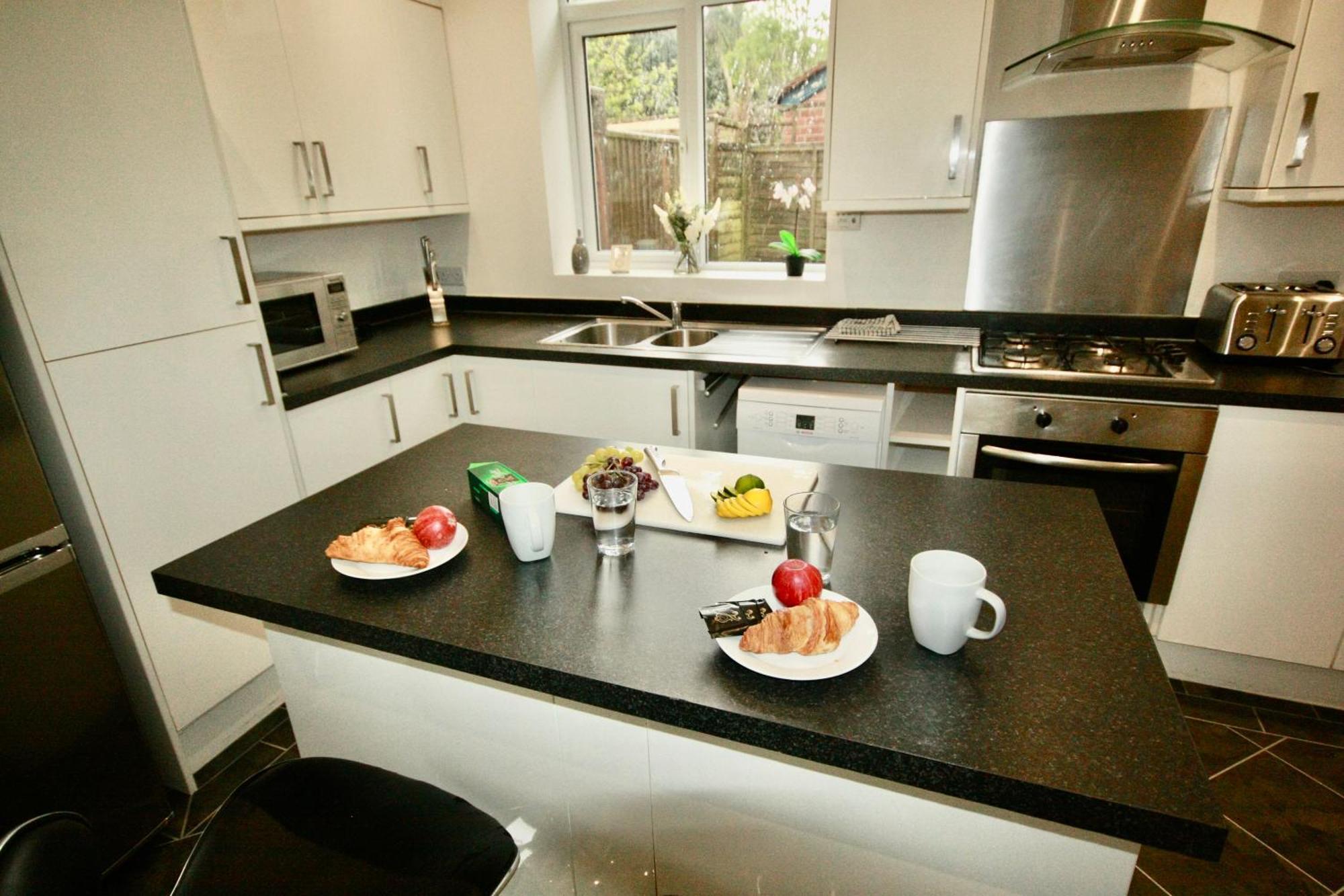 Holiday Home Hot Tub & Sauna Bournemouth Kültér fotó