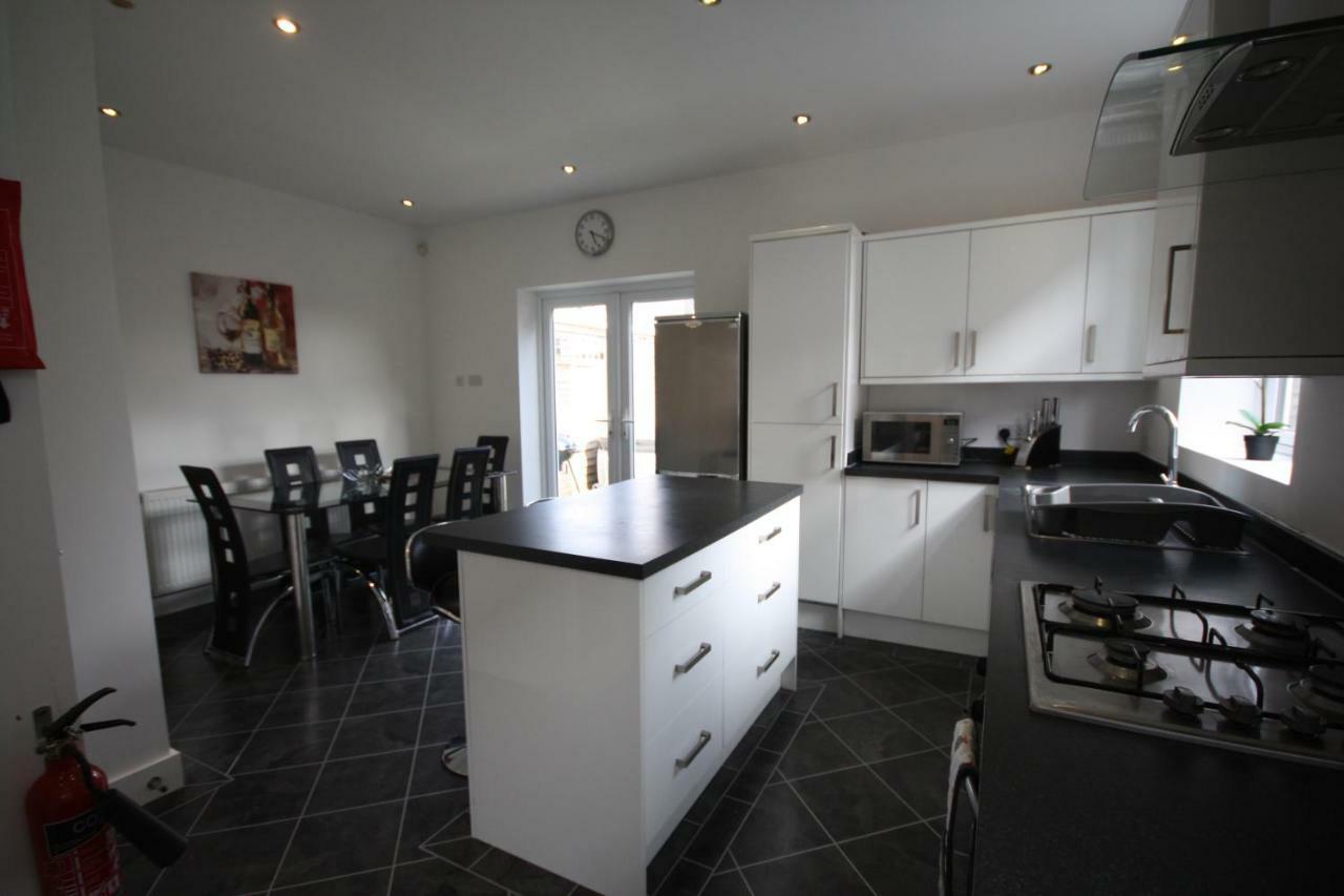 Holiday Home Hot Tub & Sauna Bournemouth Kültér fotó