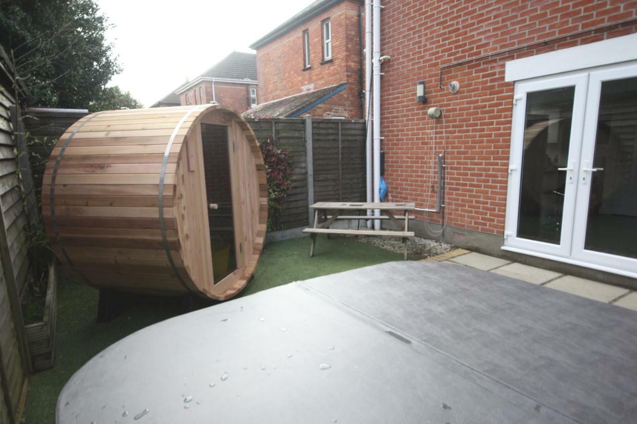 Holiday Home Hot Tub & Sauna Bournemouth Kültér fotó